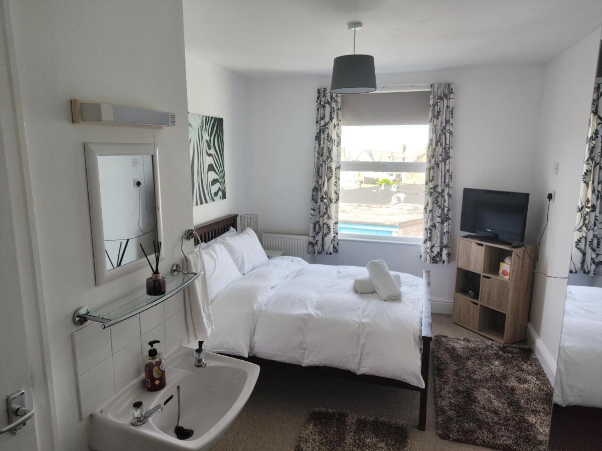Styles & White Stays - Central Newquay New Quay Exterior foto